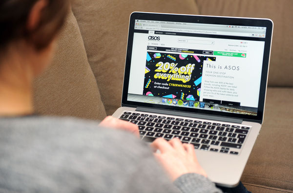 M-Commerce Drives UK Online Retailers Sales To Hit £8.4bn
